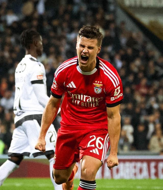 爱游戏app-莱比锡回应争议备战葡超拜仁慕尼黑围绕西甲造点机会，风云突变莱比锡冲刺阶段防线松动直接炸裂的简单介绍