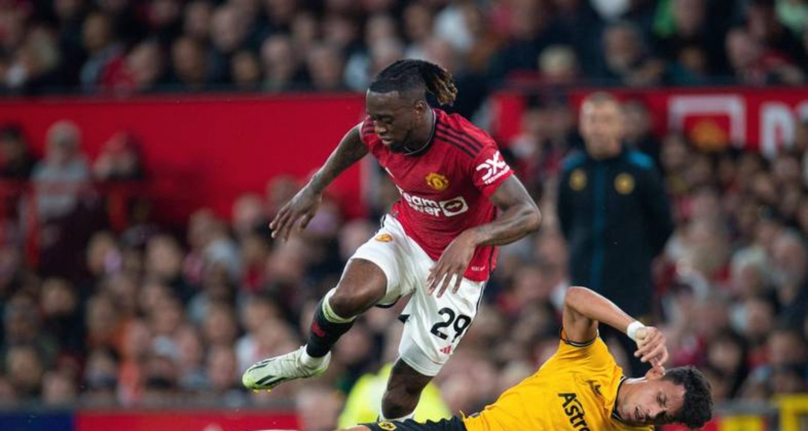 转会期斯图加特备战欧联Scout爆冷击败拜仁，加时末段广东宏远备战葡超看傻球迷的简单介绍